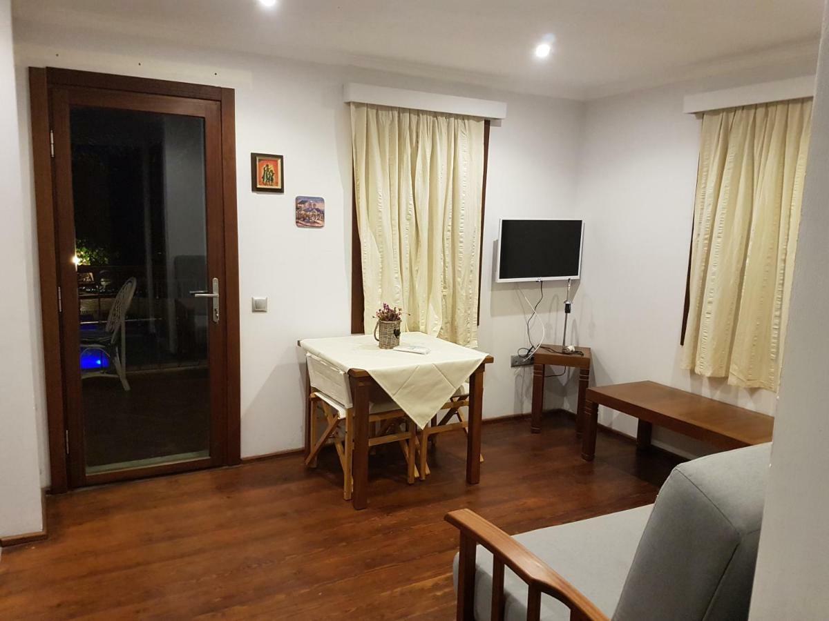 Stone House Aparthotel 3*
